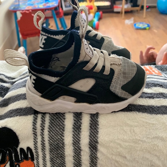 Infant Nike huaraches - Picture 1 of 2